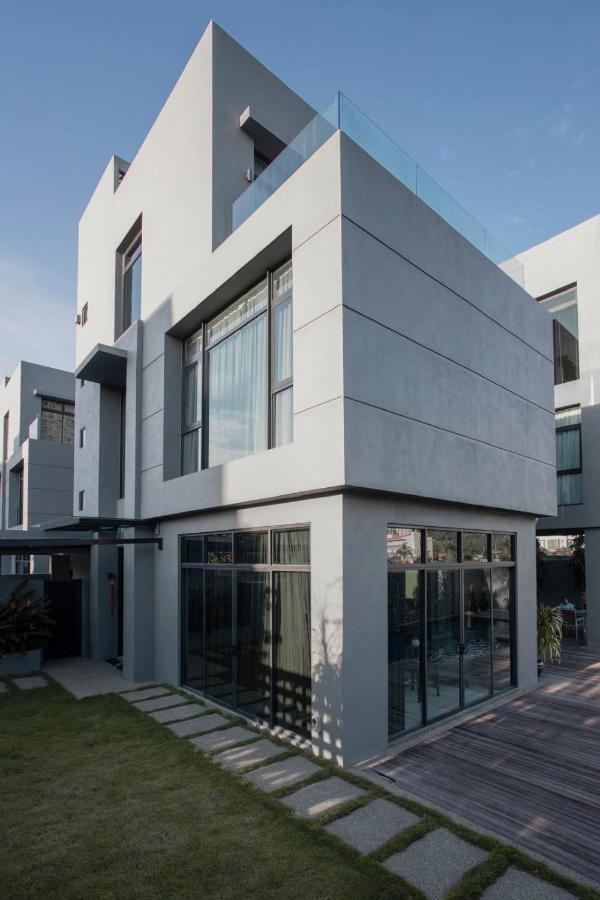 Lavanya H Villa 12A Luxury Bungalow With Private Swimming Pool H 豪华泳池别墅 Pantai Cenang  Dış mekan fotoğraf